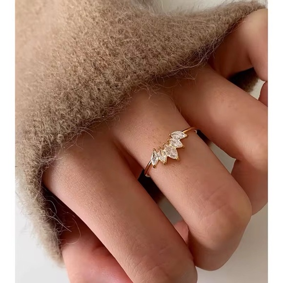 Size 7 | 18K Gold Plated Cubic Zirconia Crown Ring - Picture 8 of 9